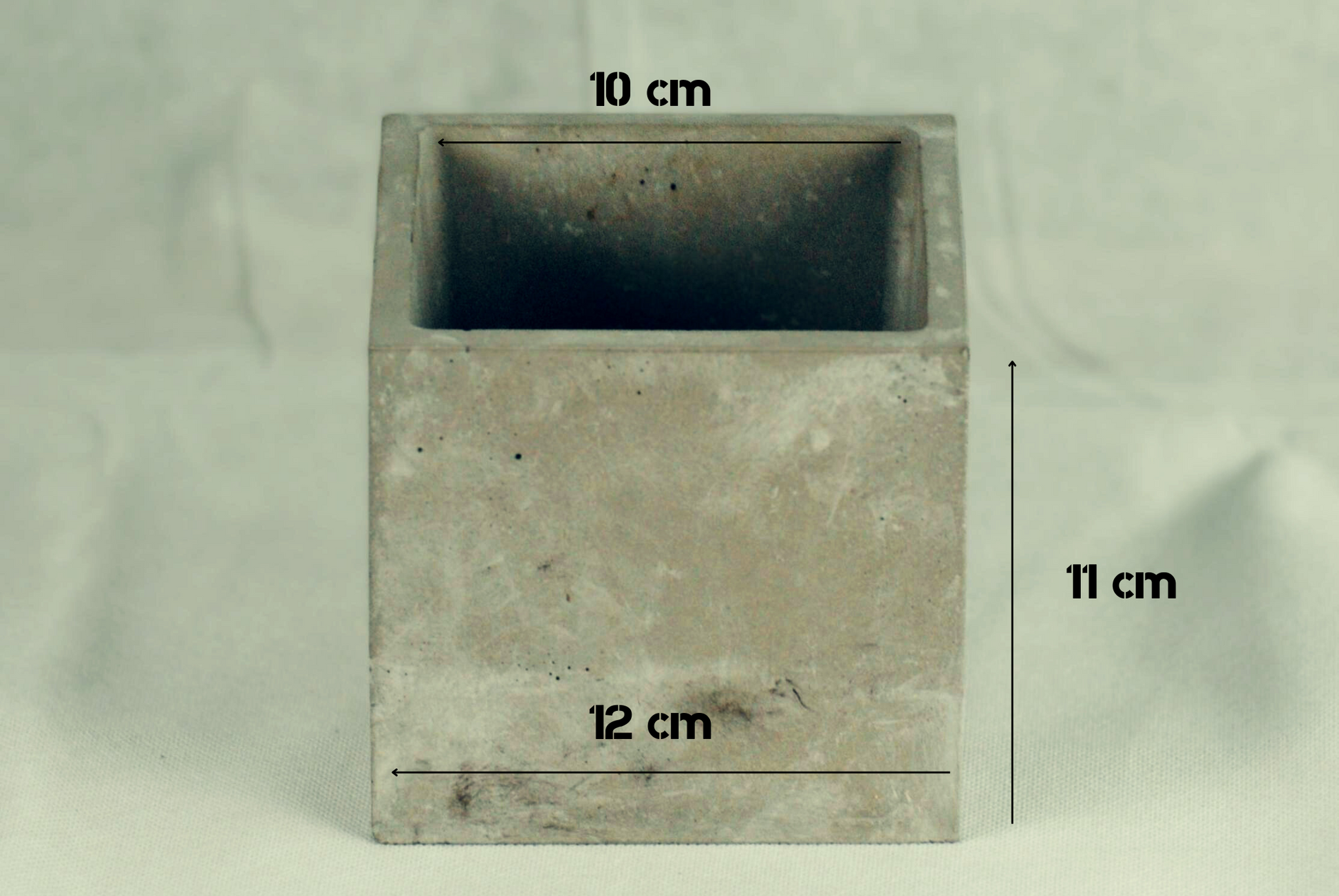 arisco® tienda de Productos de Decoración hechos en cemento. Cubre Macetas, Pieza decoración Cuadrada de Cemento. Varios Colores.