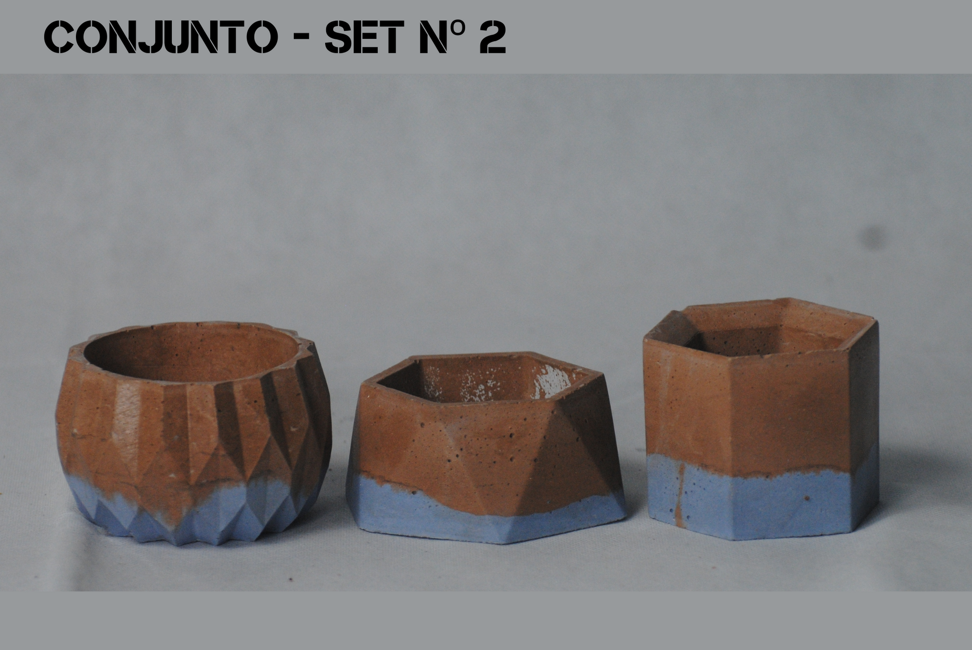 arisco® tienda de Productos de Decoración hechos en cemento. Trio de Macetas Vintage varias formas de cemento color Azul y Marrón. Vintage Duo Conjunto 2