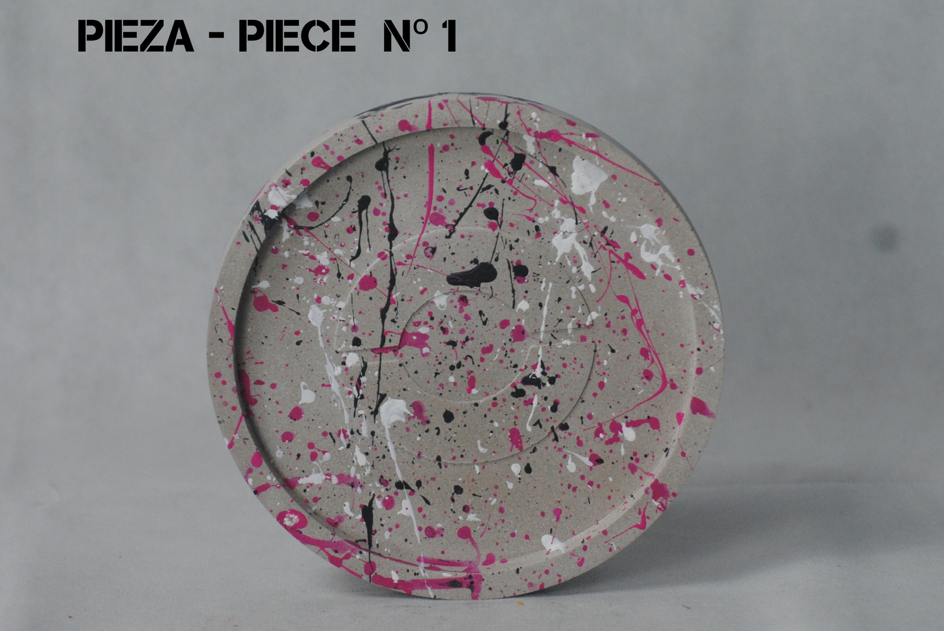 arisco® tienda de Productos de Decoración hechos en cemento. Plato Redondo de Cemento. Coleccion Splash. Marca arisco®. Pieza 1