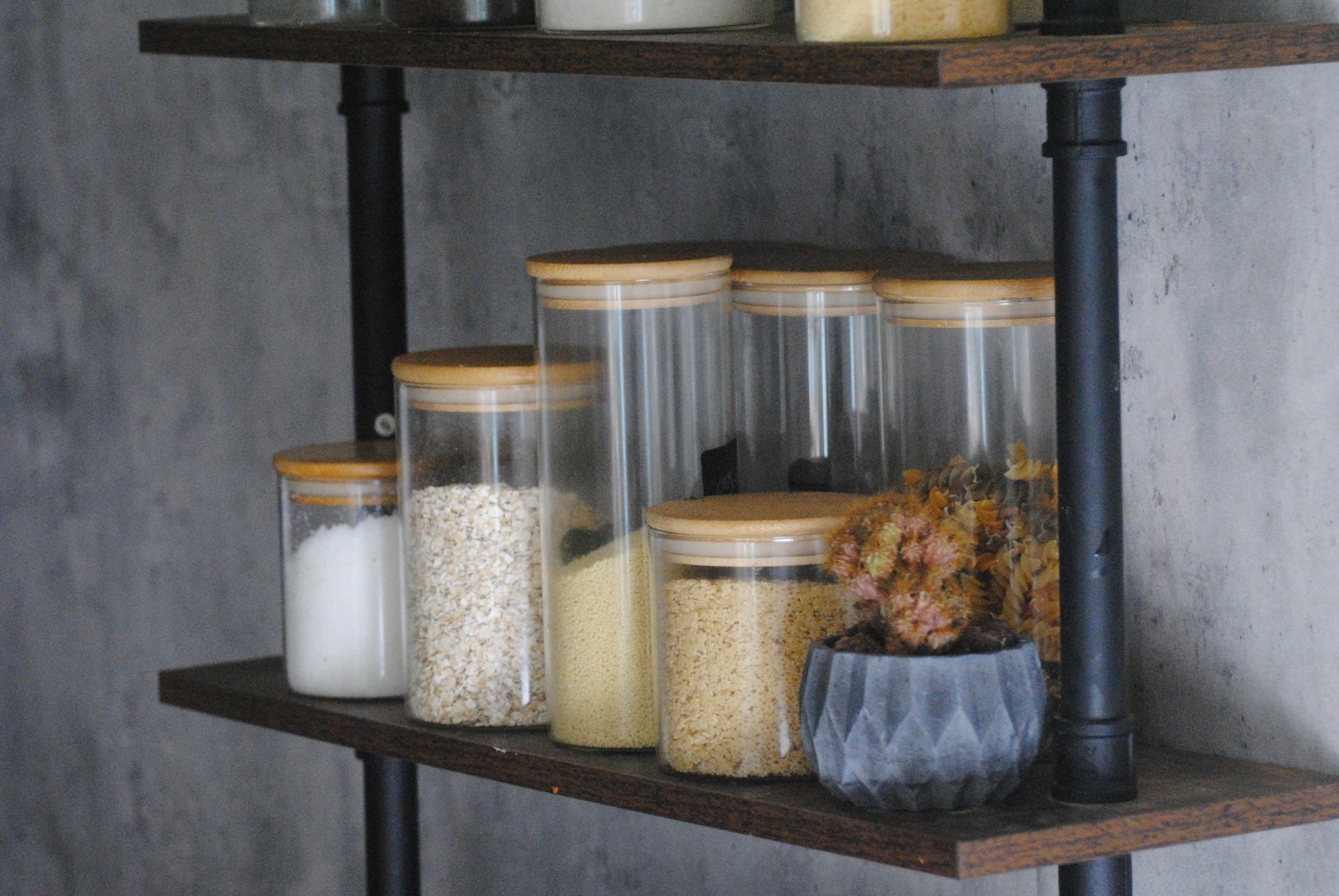 arisco® tienda de Productos de Decoración hechos en cemento. Trio de Macetas pequeñas varias formas y colores de cemento.