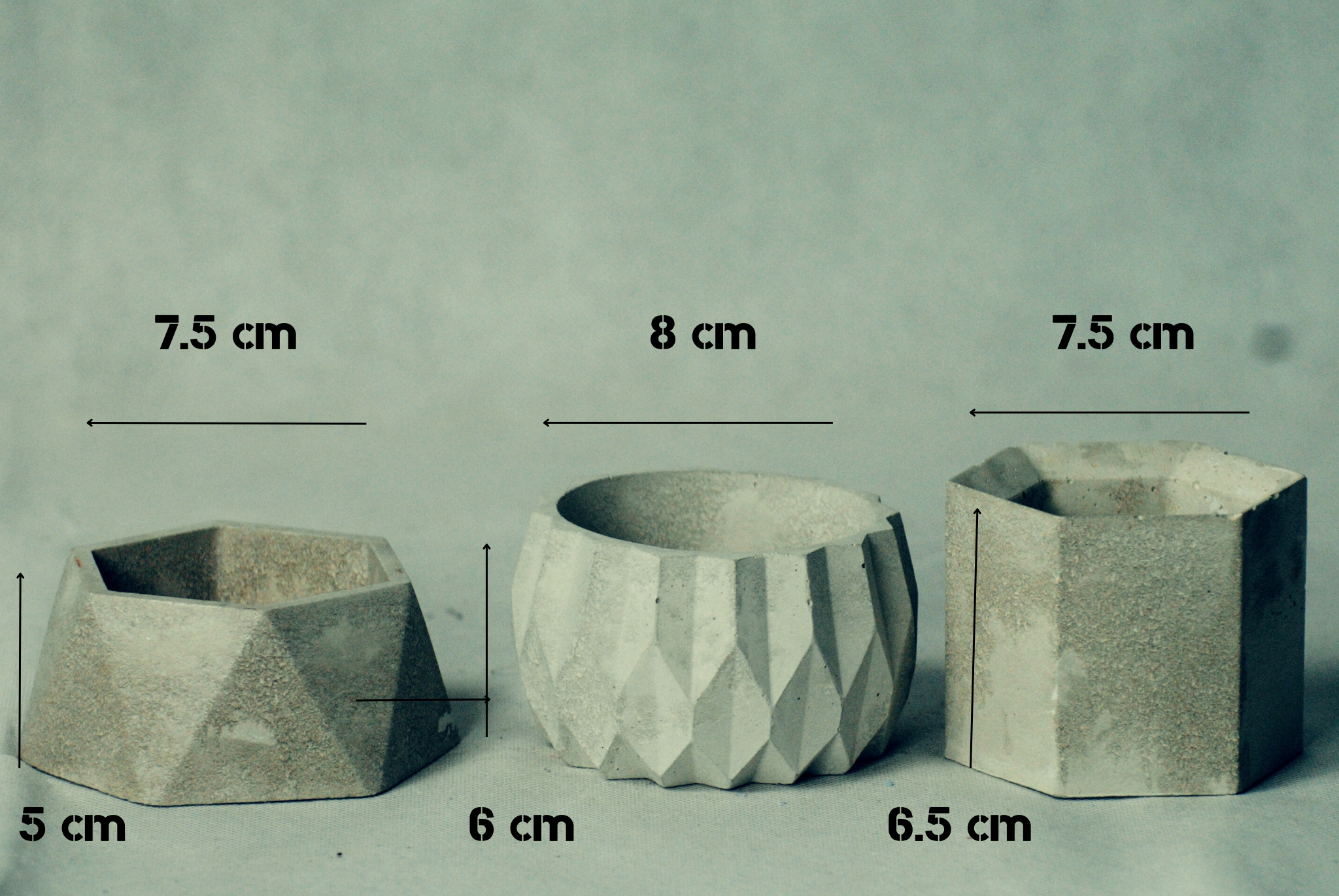 arisco® tienda de Productos de Decoración hechos en cemento. Trio de Macetas pequeñas varias formas y colores de cemento.