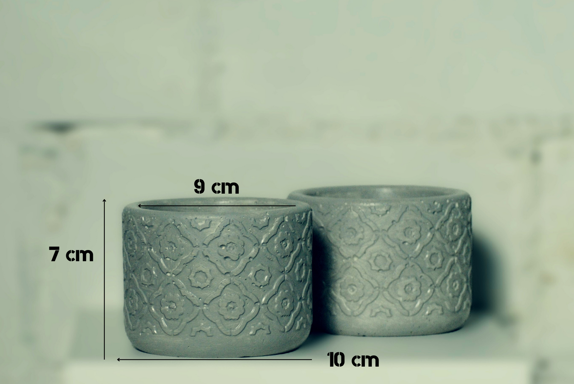 arisco® tienda de Productos de Decoración hechos en cemento. Conjunto de dos Piezas Redondas decoración hechas en Cemento. Cubre Macetas, Recipientes para Velas.