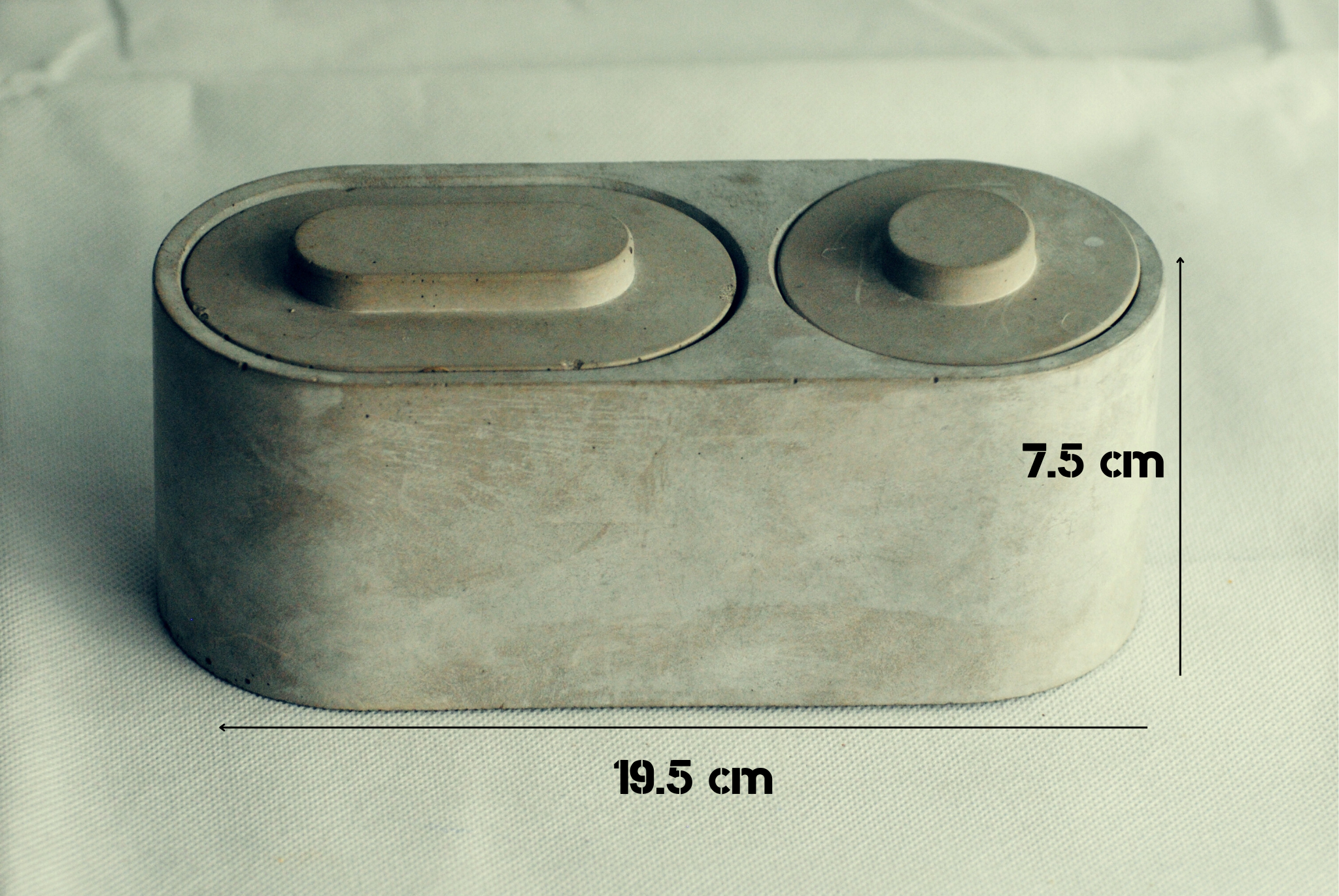 arisco® tienda de Productos de Decoración hechos en cemento. Joyero, Pieza decoración forma elipse de cemento Negro estilo Granito con dos Tapas.