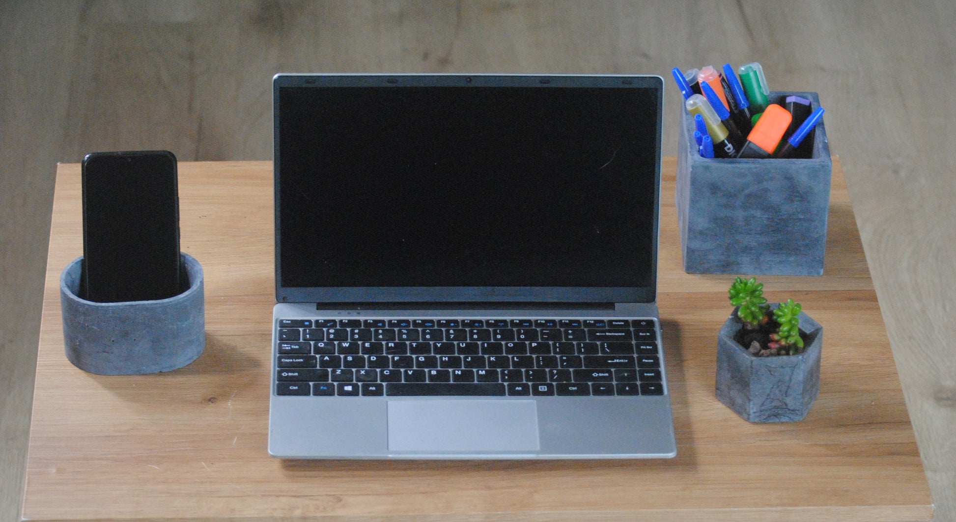 arisco® tienda de Productos de Decoración hechos en cemento. Trio de Macetas pequeñas varias formas y colores de cemento.