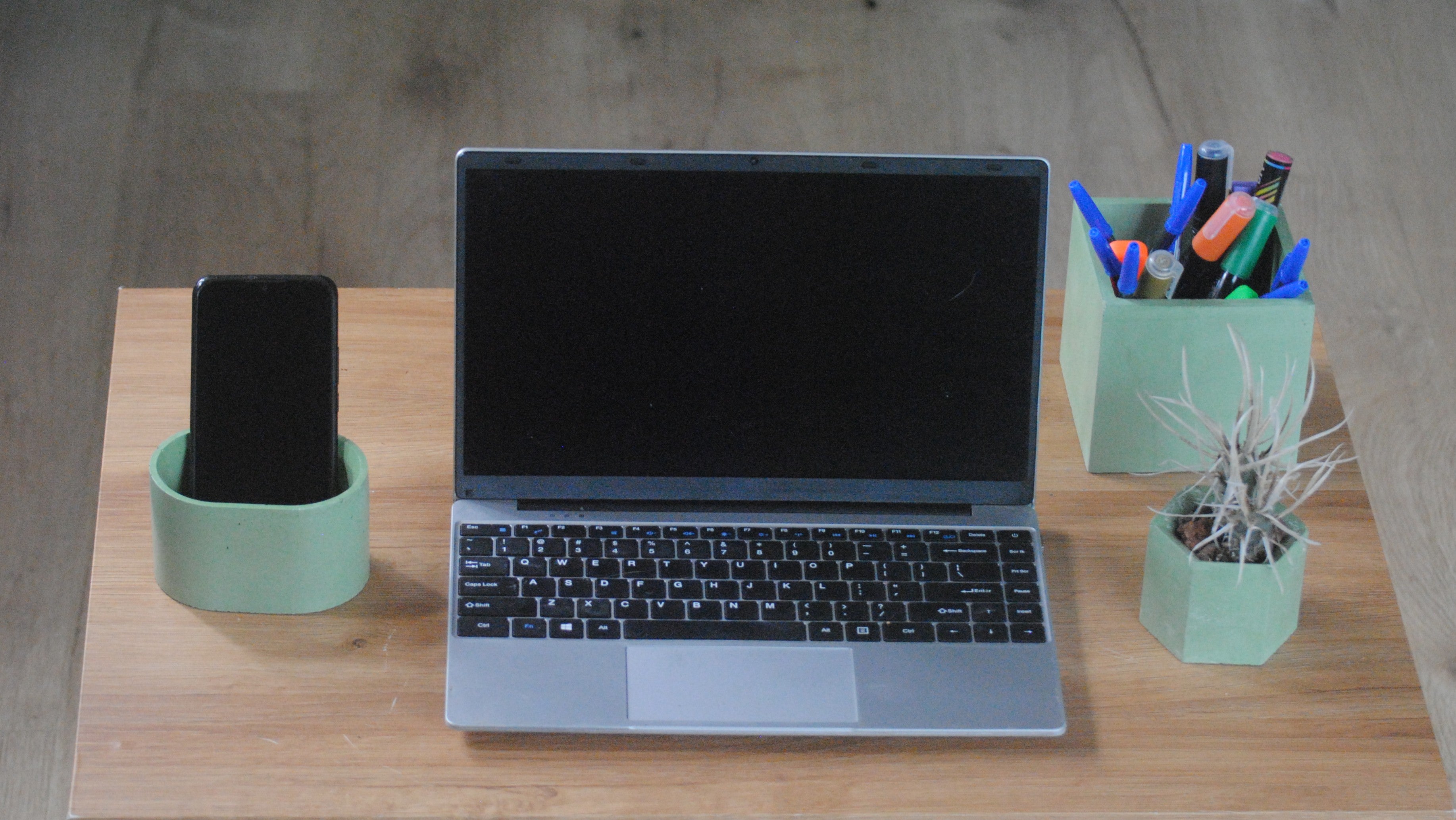 arisco® tienda de Productos de Decoración hechos en cemento. Trio de Macetas pequeñas varias formas y colores de cemento.