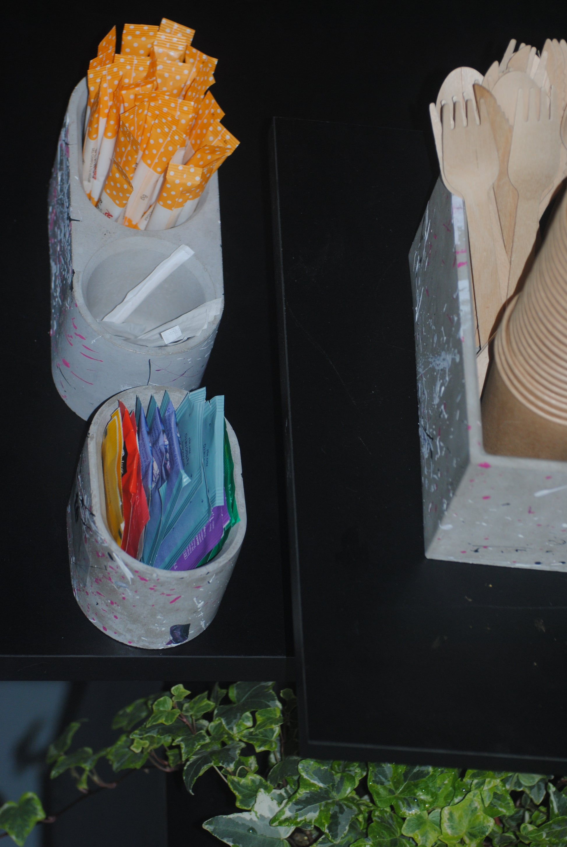 arisco® tienda de Productos de Decoración hechos en cemento. Joyero, Pieza Decoración forma Elipse con Tapa hecho en Cemento. Colección Splash.