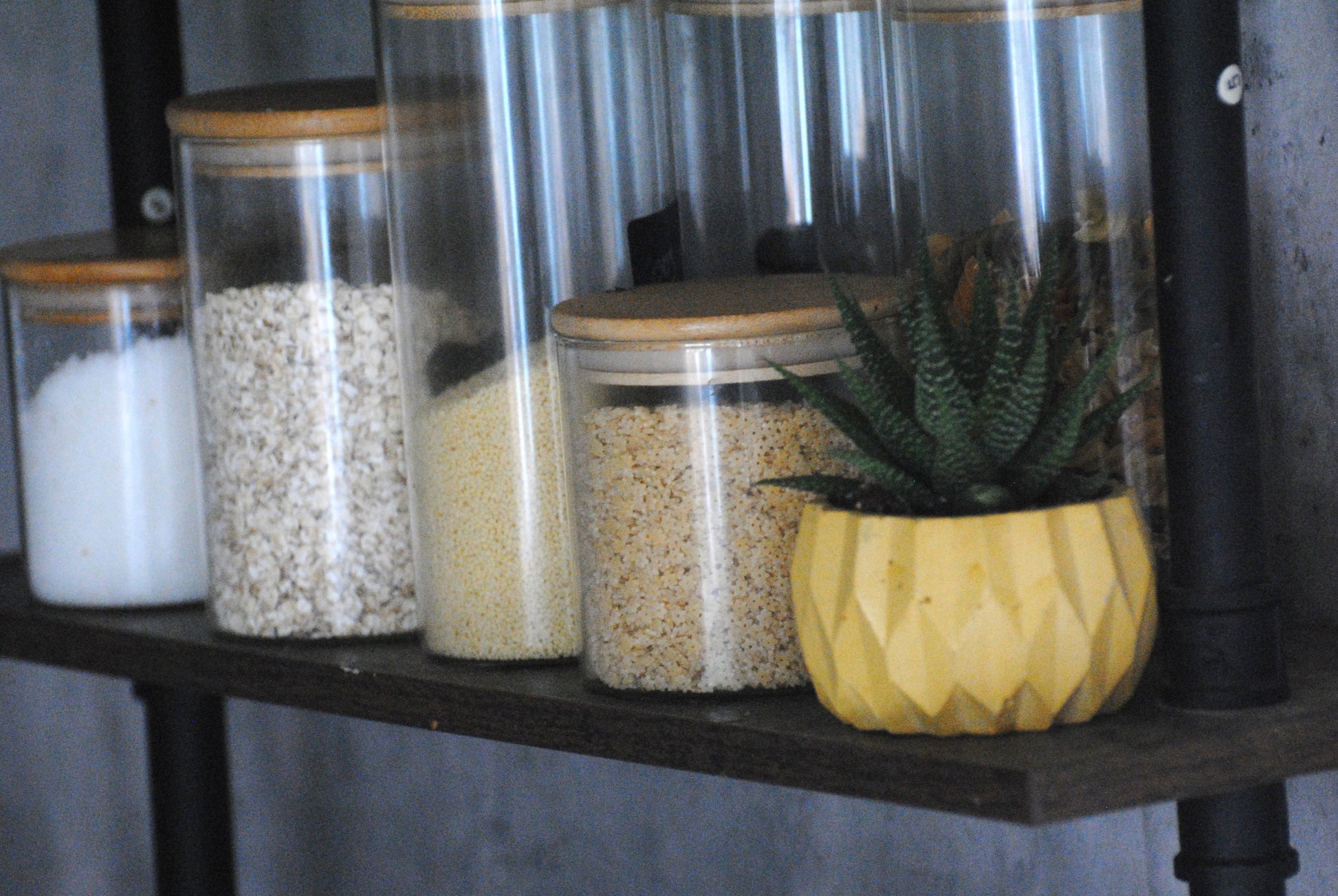 arisco® tienda de Productos de Decoración hechos en cemento. Trio de Macetas pequeñas varias formas y colores de cemento.