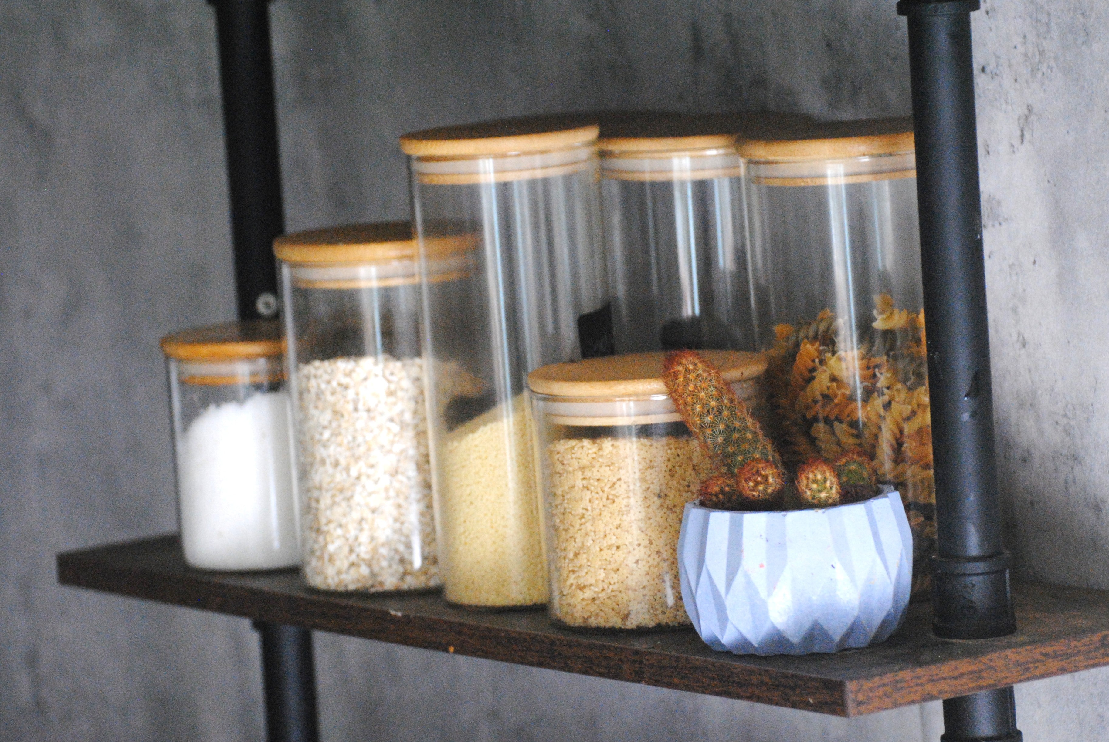 arisco® tienda de Productos de Decoración hechos en cemento. Trio de Macetas pequeñas varias formas y colores de cemento.