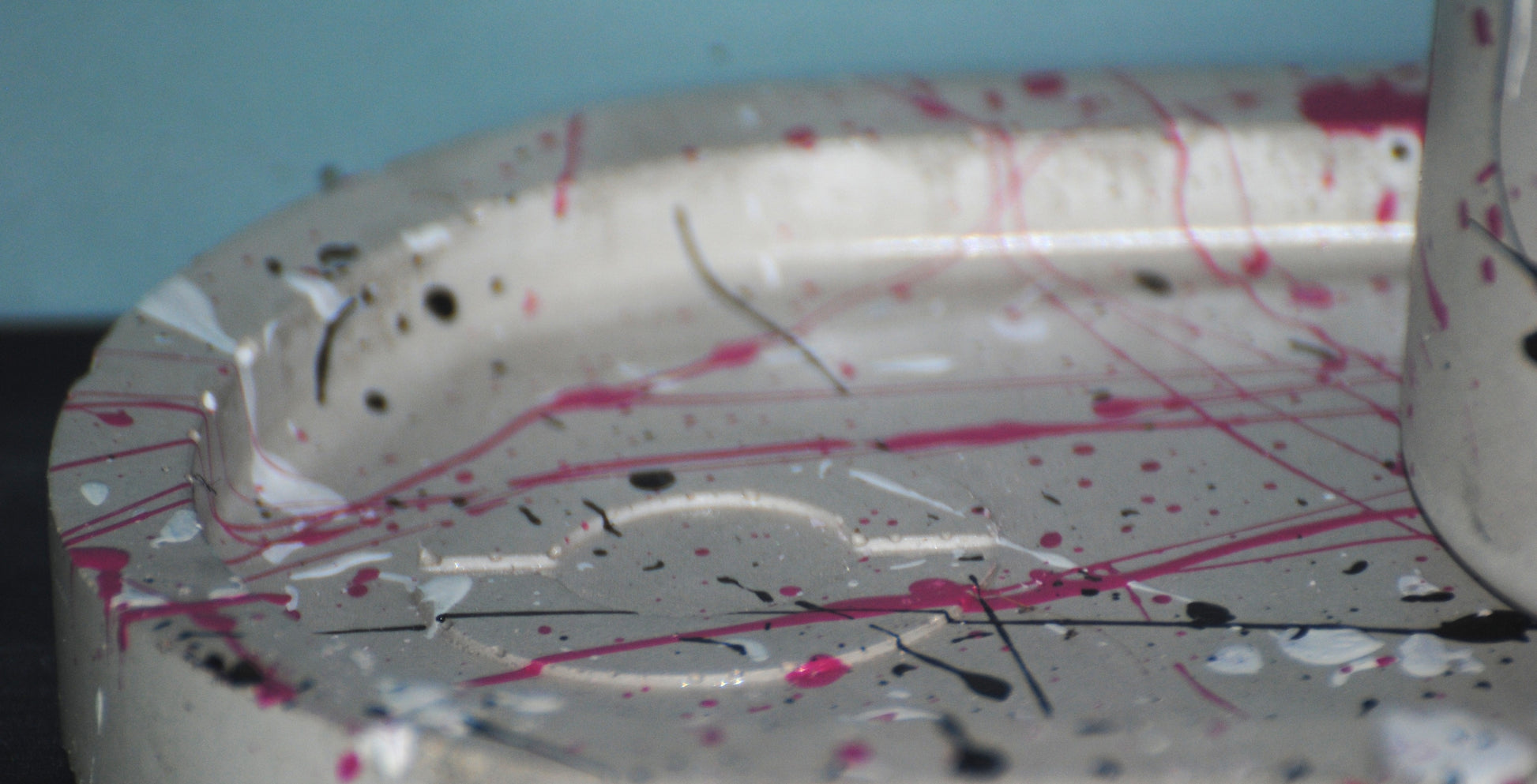 arisco® tienda de Productos de Decoración hechos en cemento. Plato Largo de Cemento. Colección Splash. Marca arisco®