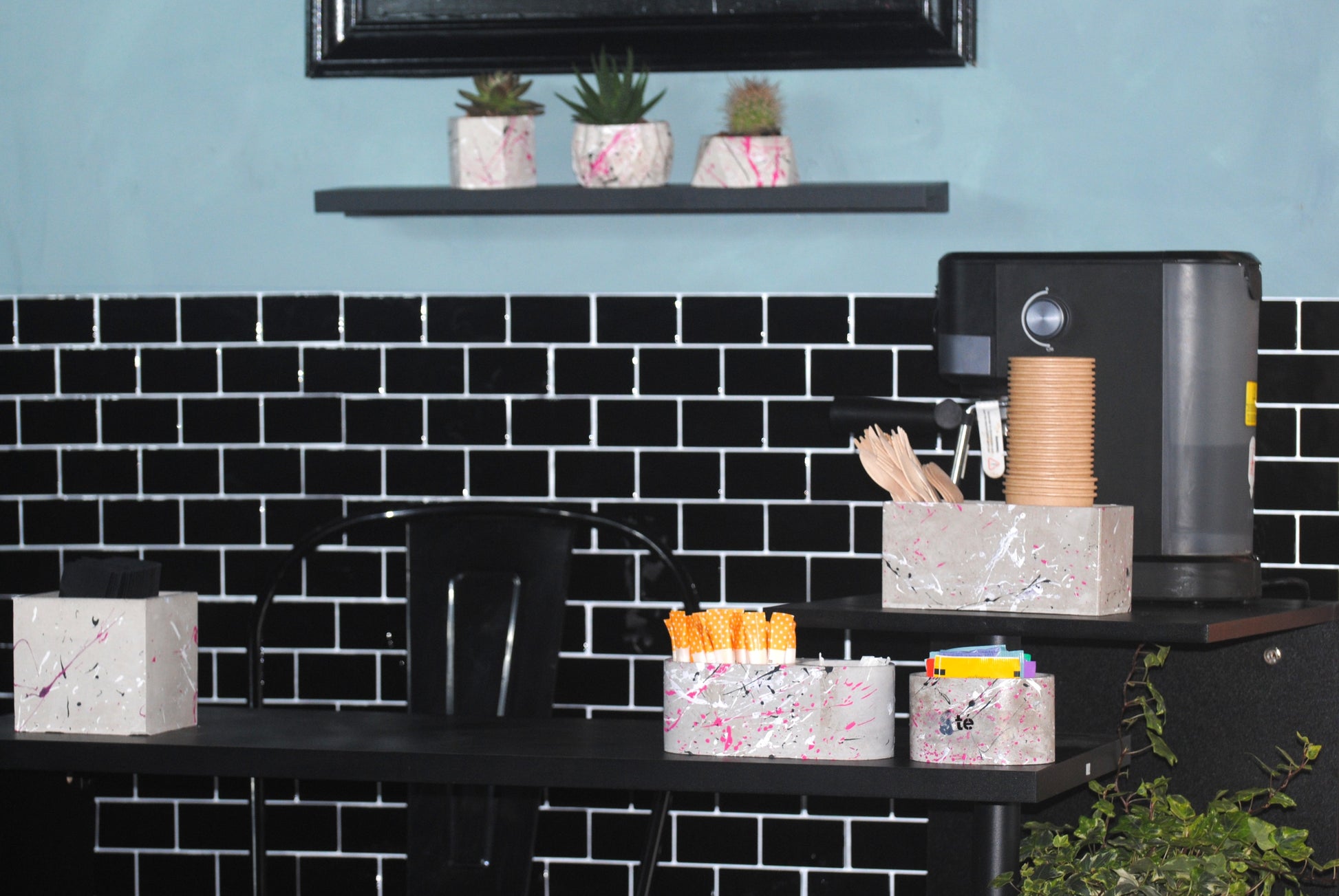 arisco® tienda de Productos de Decoración hechos en cemento. Joyero, Pieza decoración forma elipse de cemento con dos Tapas. Colección Splash.