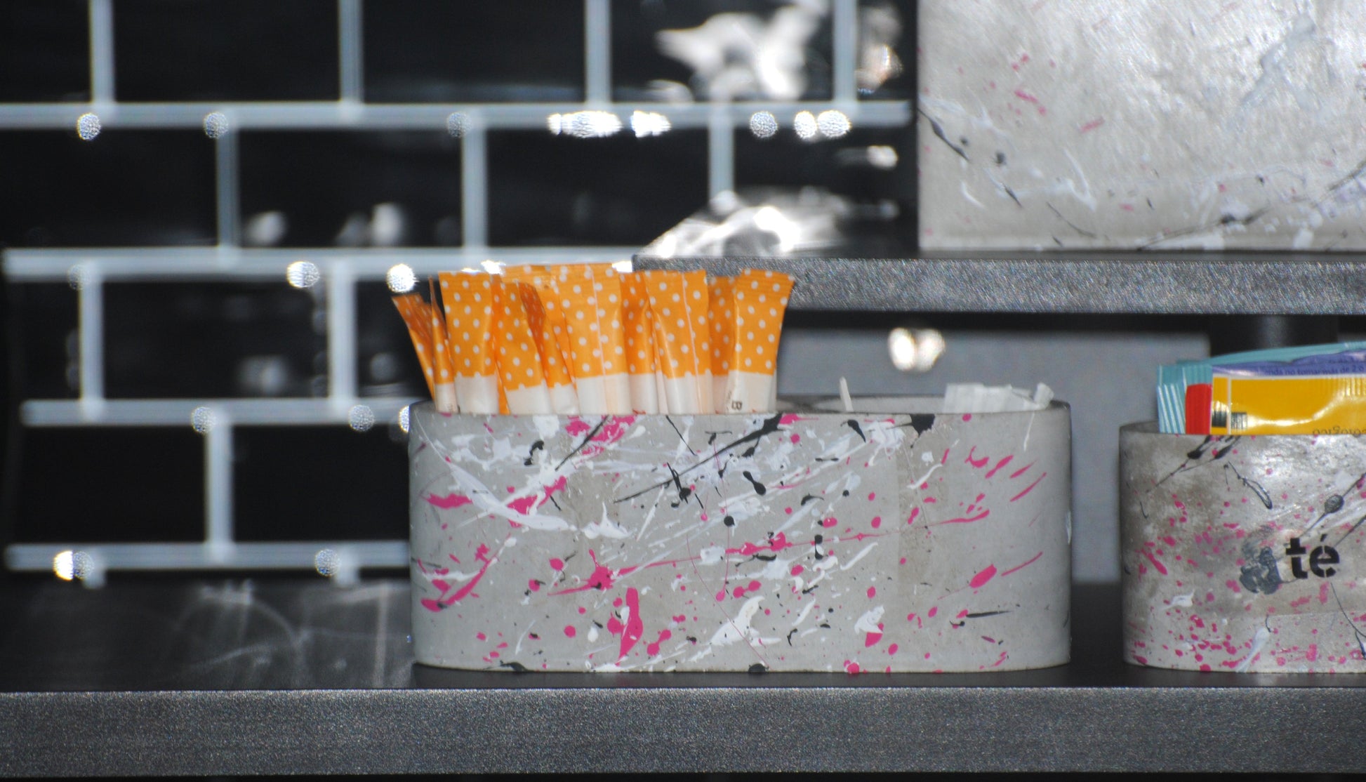 arisco® tienda de Productos de Decoración hechos en cemento. Joyero, Pieza decoración forma elipse de cemento con dos Tapas. Colección Splash.