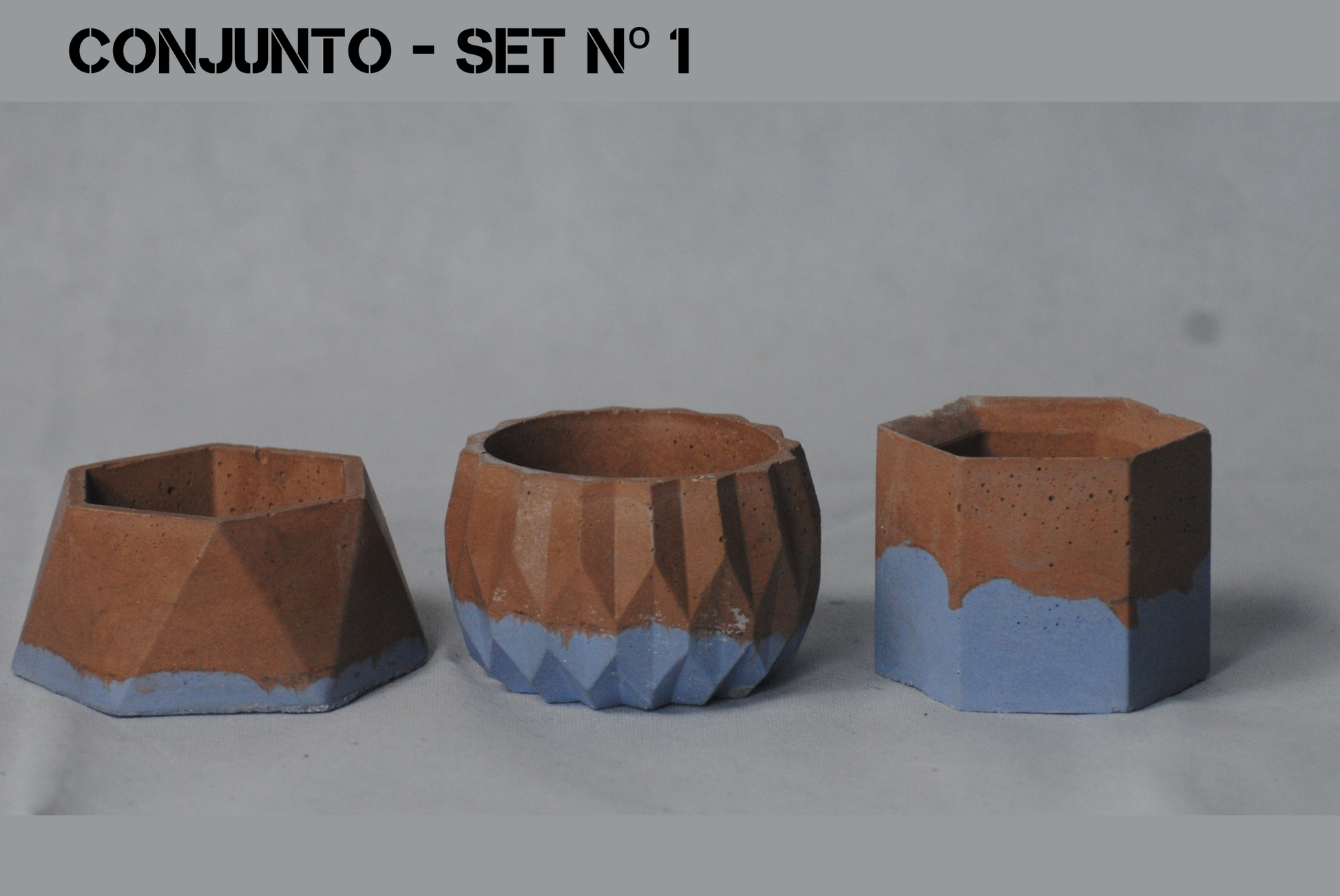 arisco® tienda de Productos de Decoración hechos en cemento. Trio de Macetas Vintage varias formas de cemento color Azul y Marrón. Vintage Duo Conjunto 1