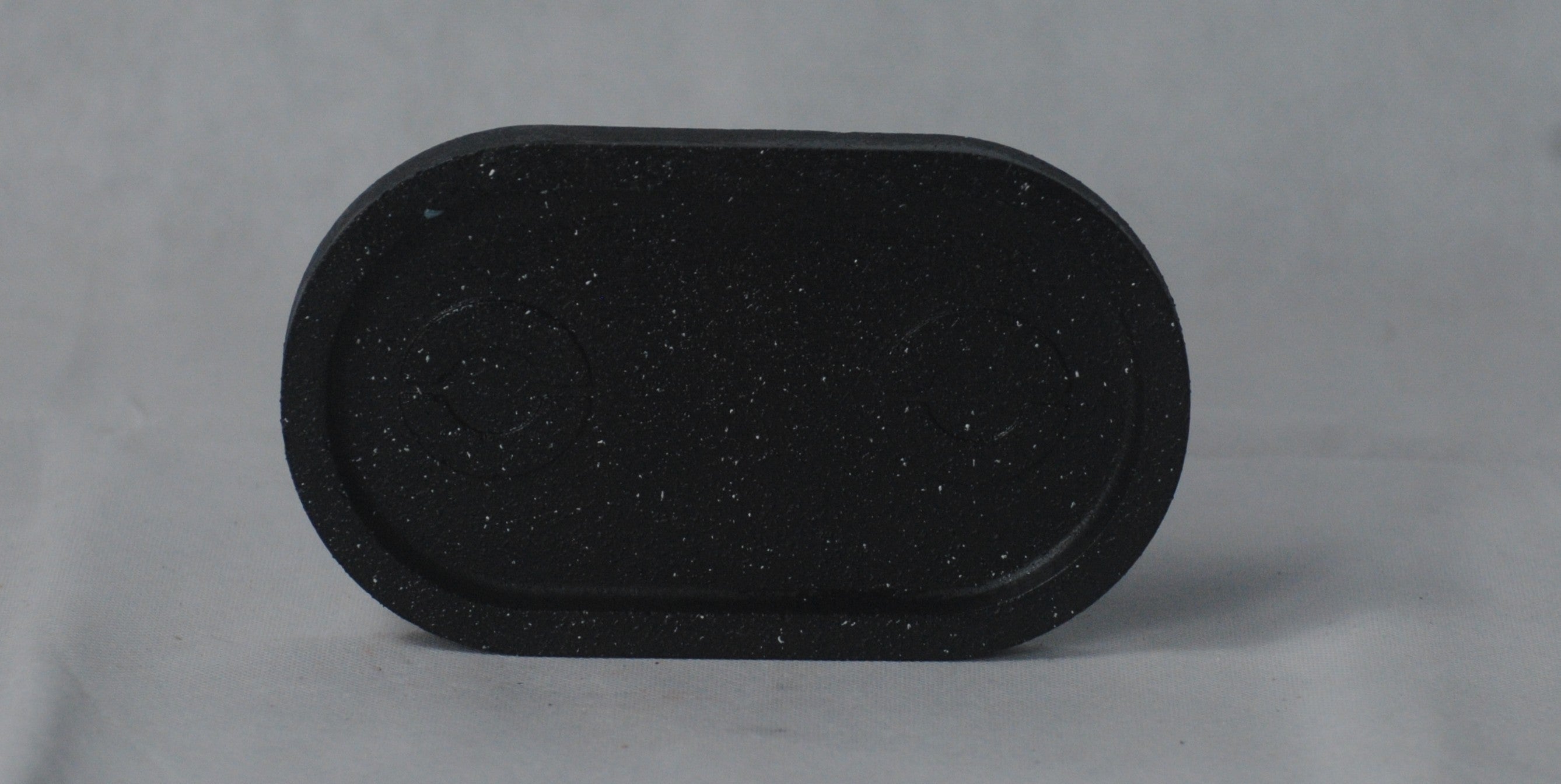 arisco® tienda de Productos de Decoración hechos en cemento. Plato Largo de Cemento color Negro estilo Granito. Marca arisco®. Granito Negro