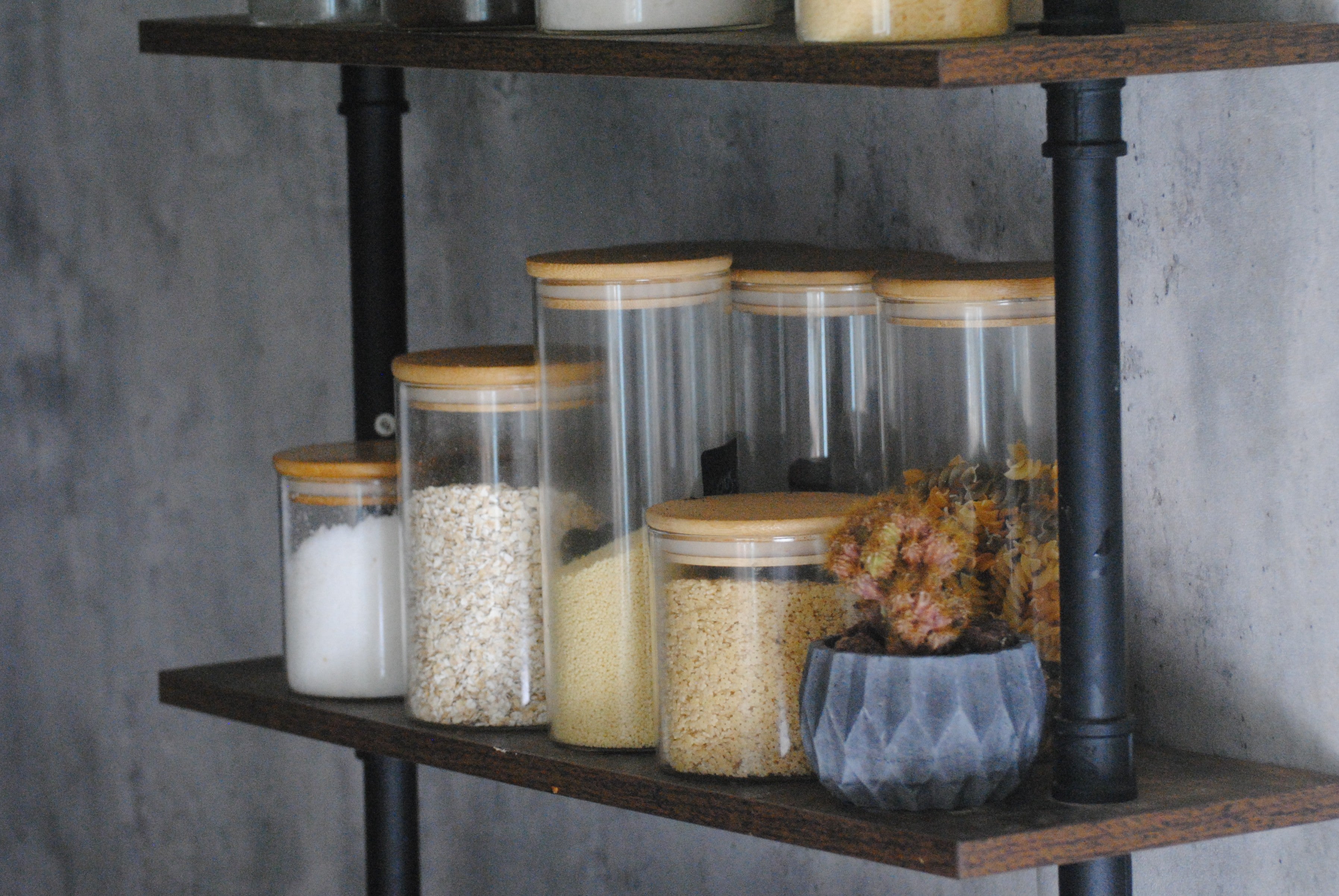 arisco® tienda de Productos de Decoración hechos en cemento. Trio de Macetas pequeñas varias formas y colores de cemento.