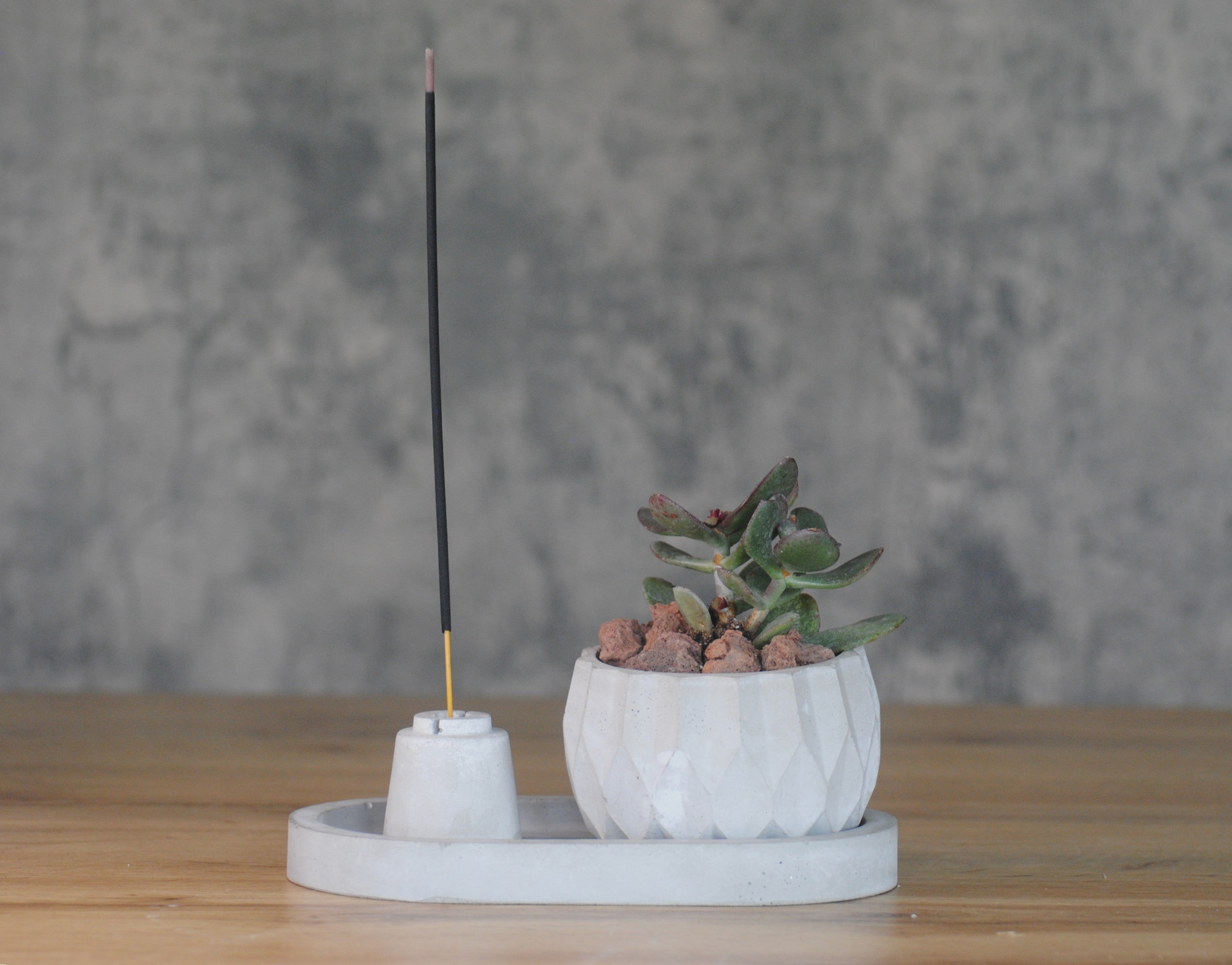 arisco® tienda de Productos de Decoración hechos en cemento. Trio de Macetas pequeñas varias formas y colores de cemento.