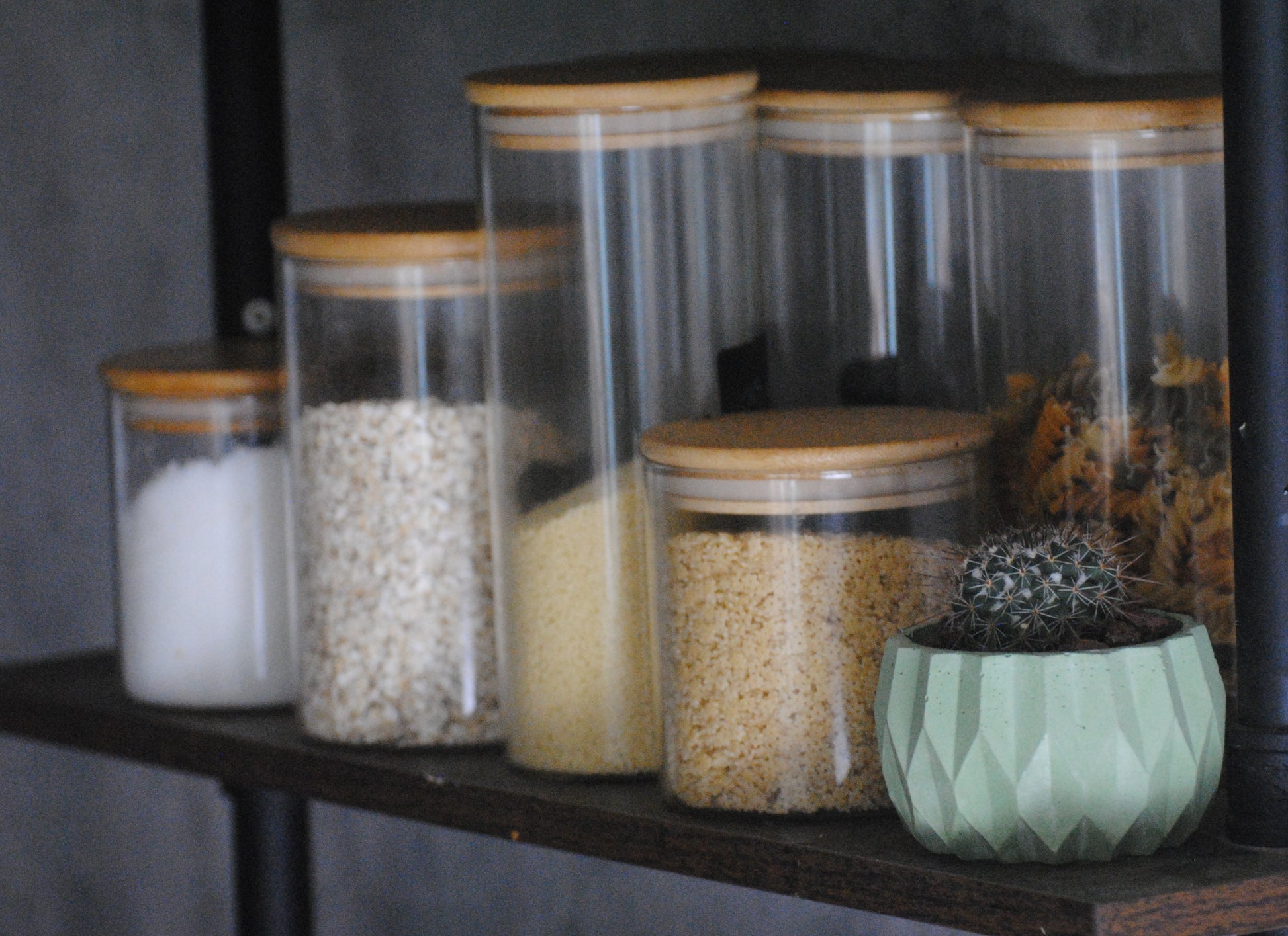 arisco® tienda de Productos de Decoración hechos en cemento. Trio de Macetas pequeñas varias formas y colores de cemento.