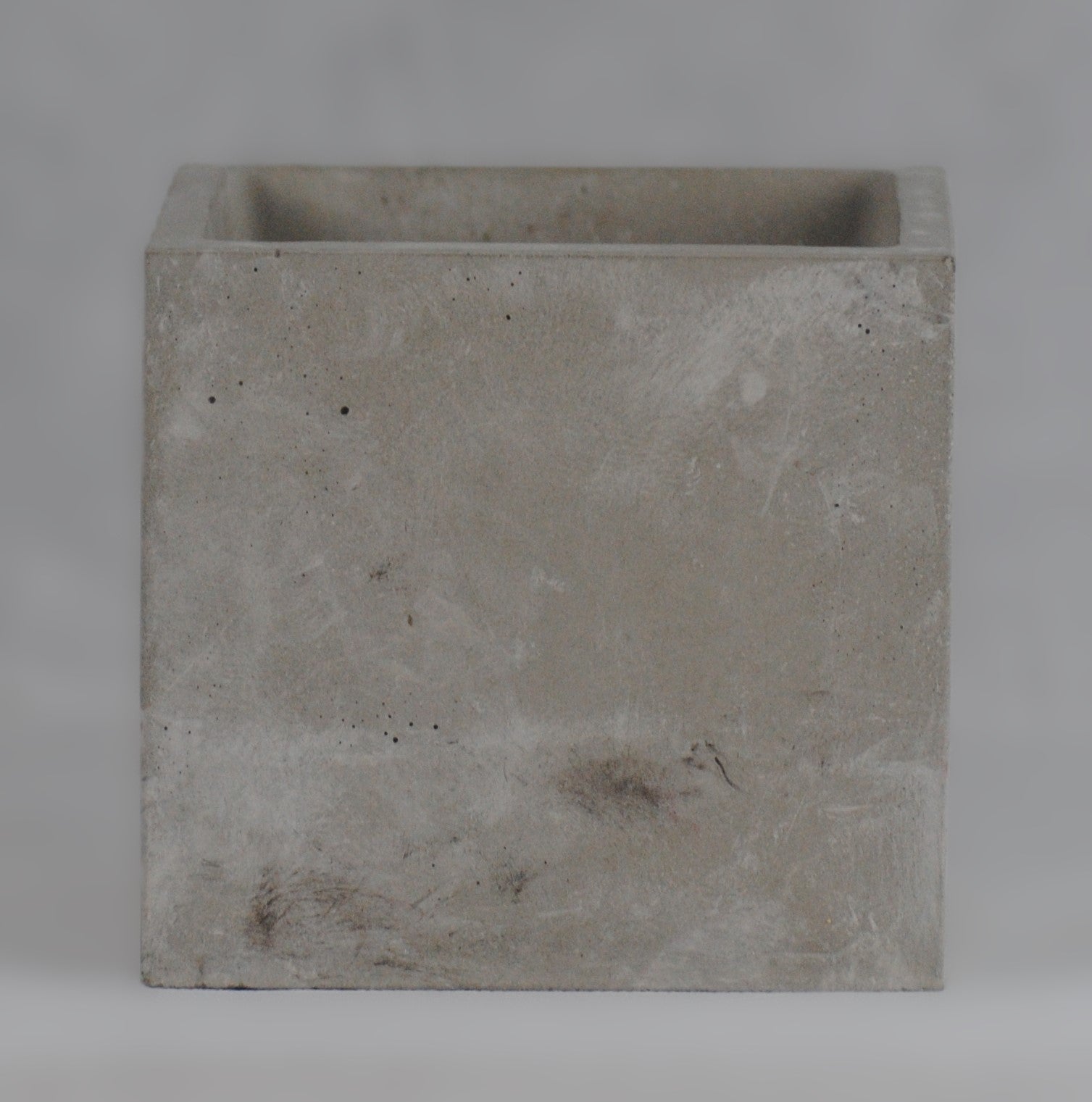 arisco® tienda de Productos de Decoración hechos en cemento. Cubre Macetas, Pieza decoración Cuadrada de Cemento. Varios Colores. Originals Piedra