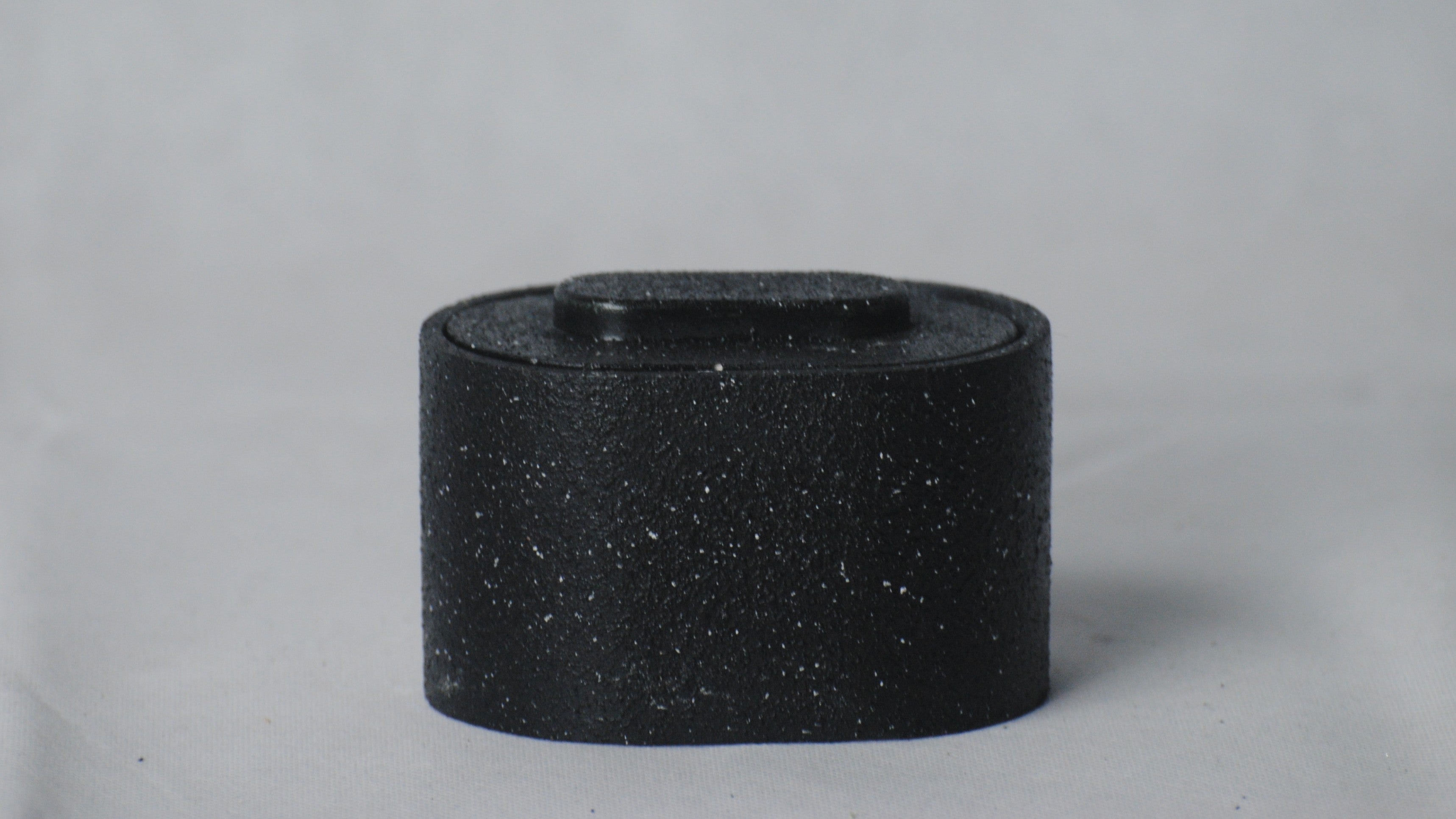 arisco® tienda de Productos de Decoración hechos en cemento. Joyero, Pieza Decoración forma Elipse con Tapa hecho en Cemento color Negro. Colección Granito. Granito Negro