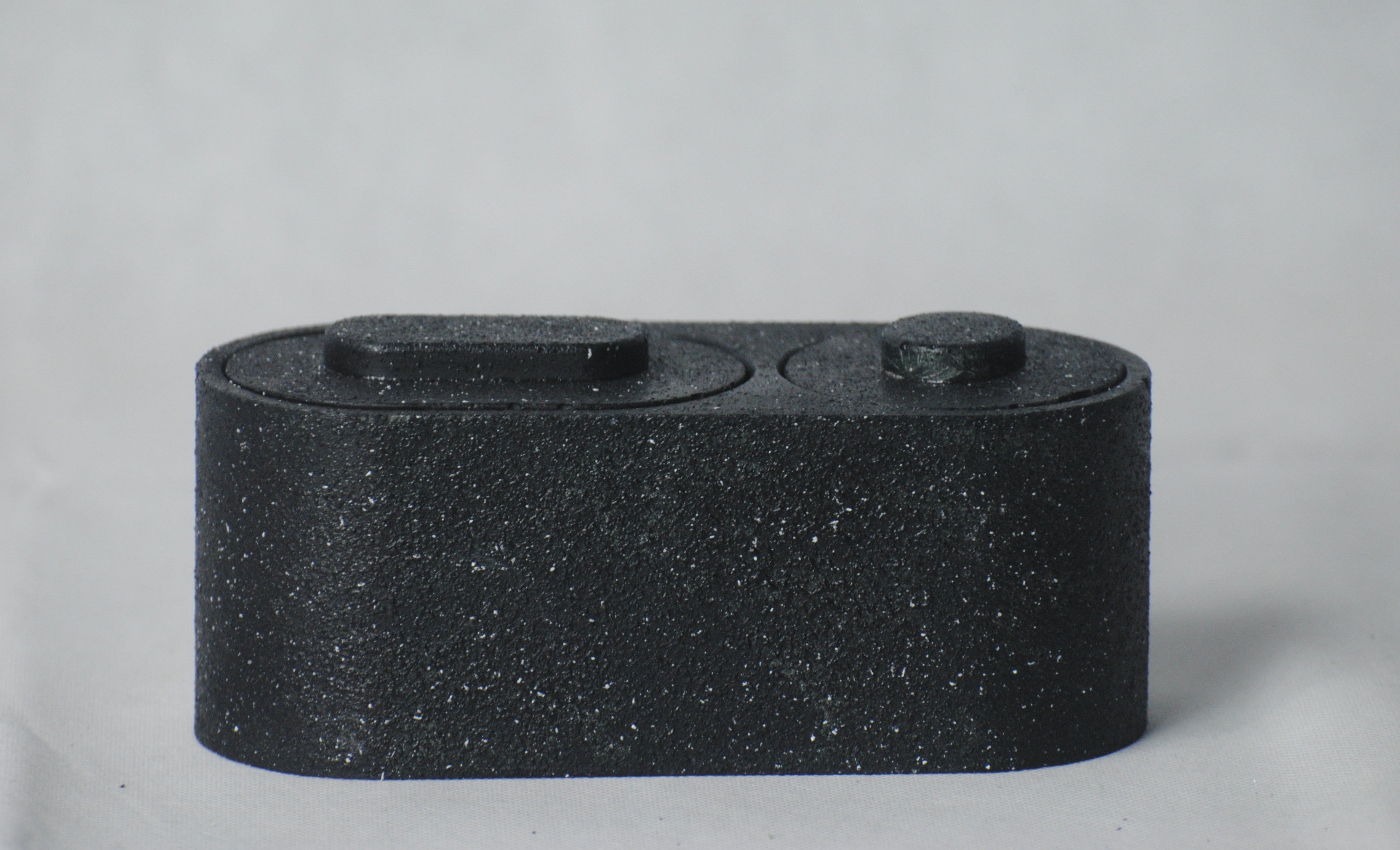 arisco® tienda de Productos de Decoración hechos en cemento. Joyero, Pieza decoración forma elipse de cemento Negro estilo Granito con dos Tapas. Negro Granito