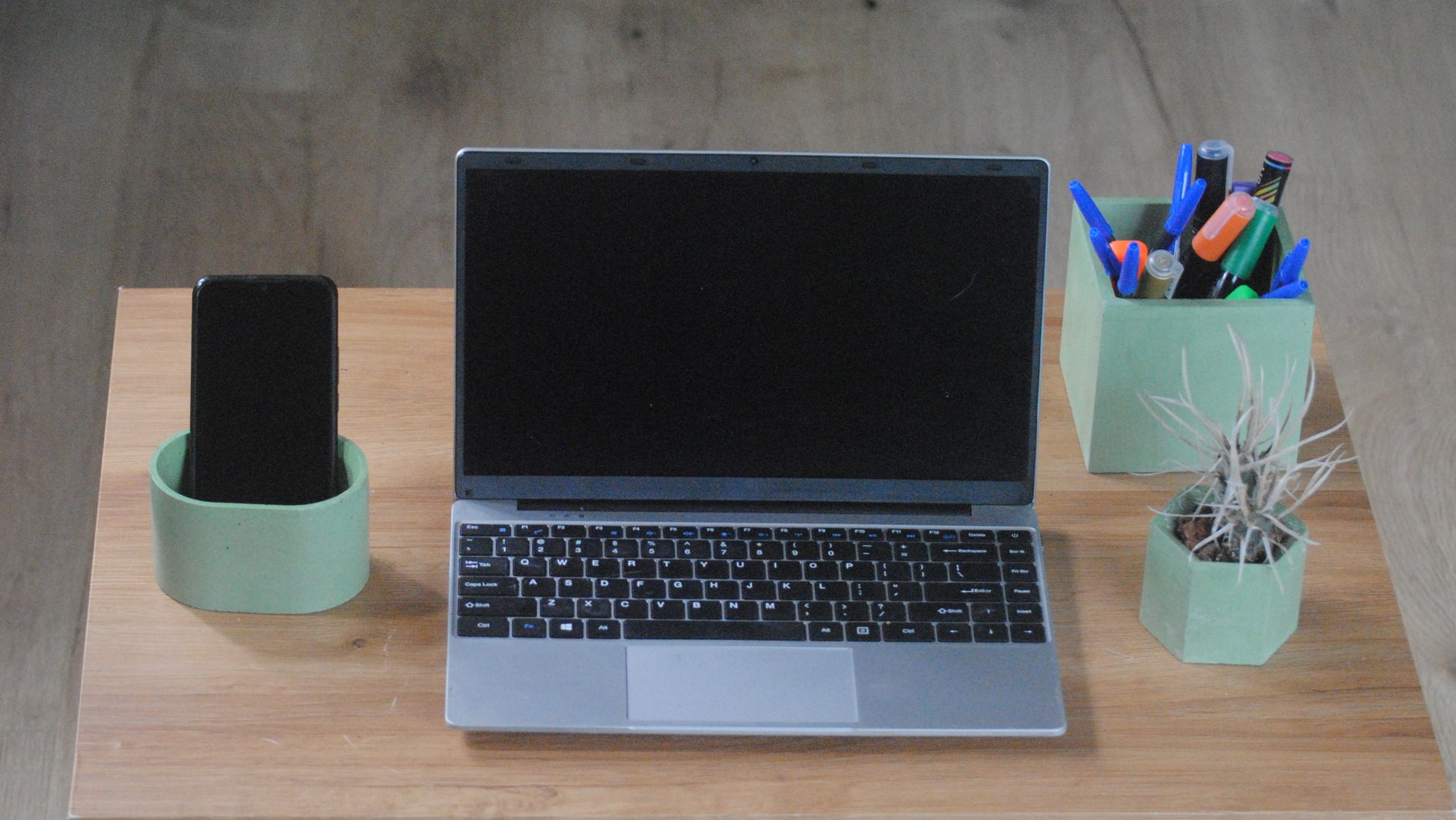 arisco® tienda de Productos de Decoración hechos en cemento. Trio de Macetas pequeñas varias formas y colores de cemento.