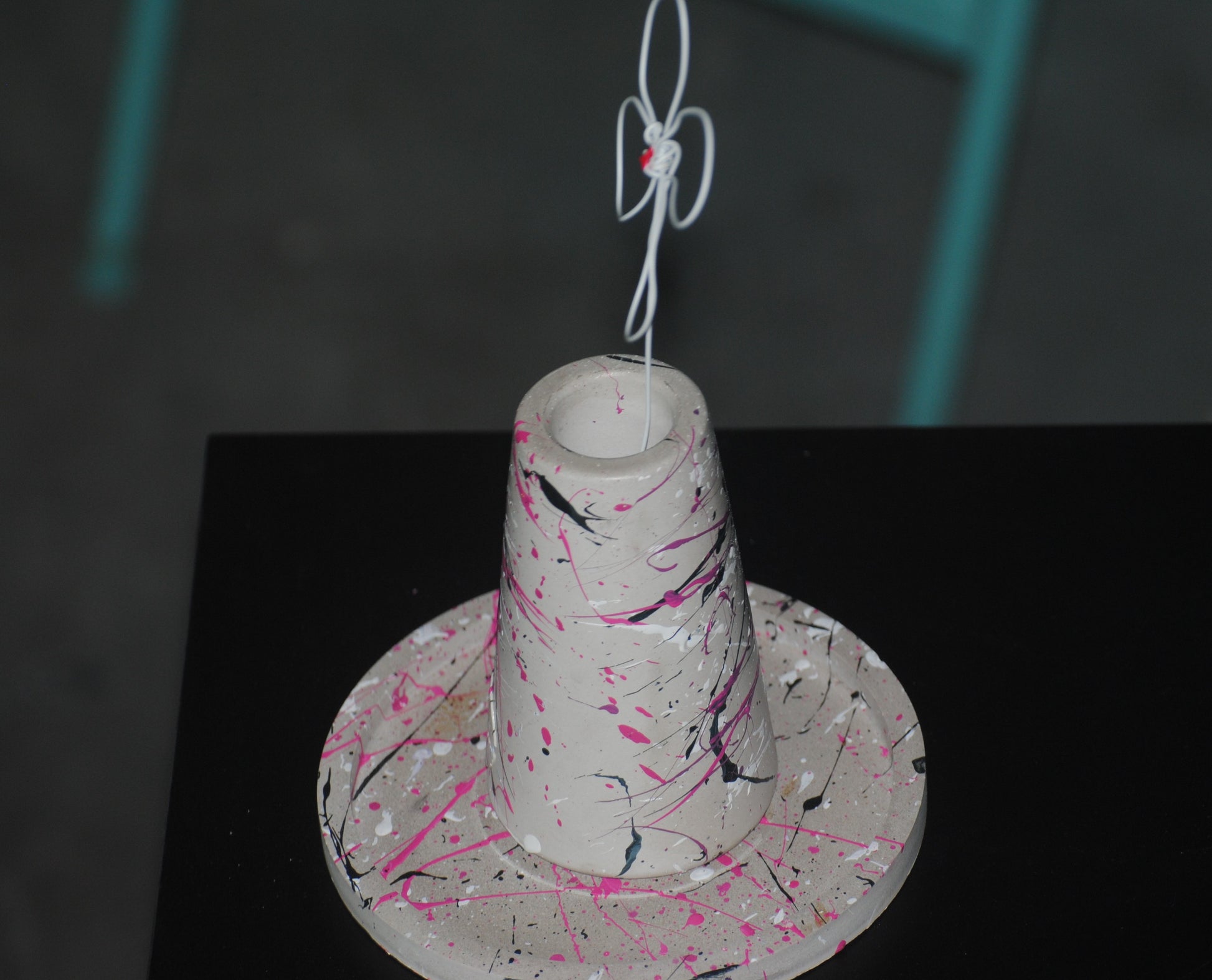 arisco® tienda de Productos de Decoración hechos en cemento. Plato Redondo de Cemento. Coleccion Splash. Marca arisco®.