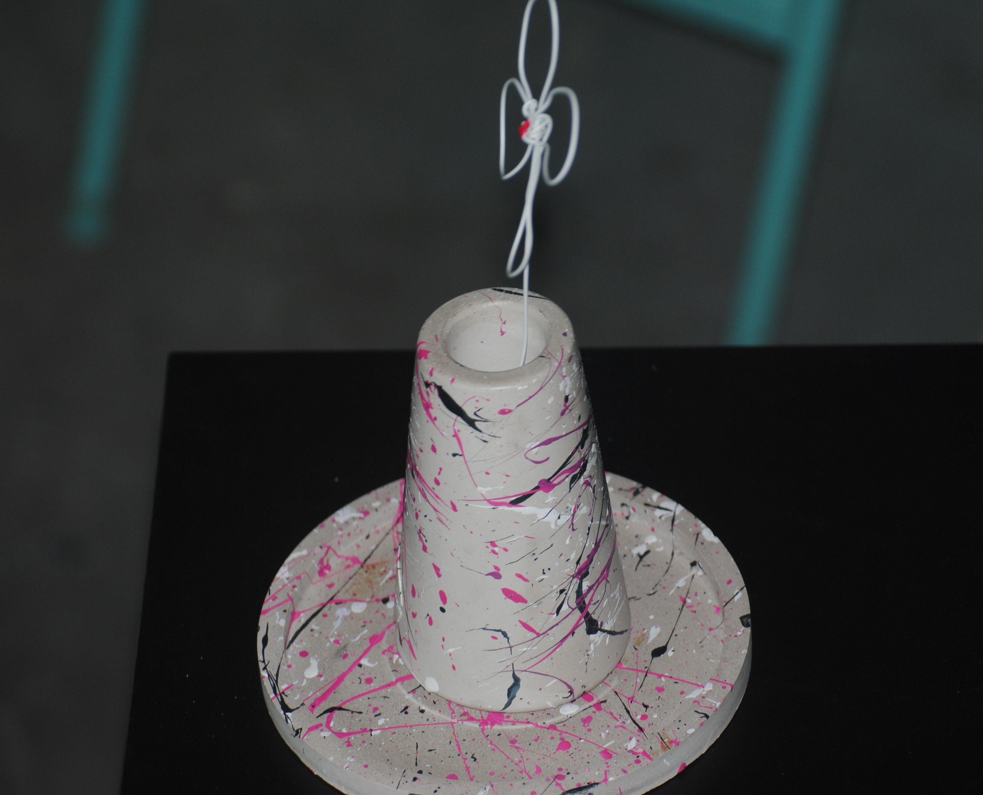 arisco® tienda de Productos de Decoración hechos en cemento. Plato Redondo de Cemento. Coleccion Splash. Marca arisco®.