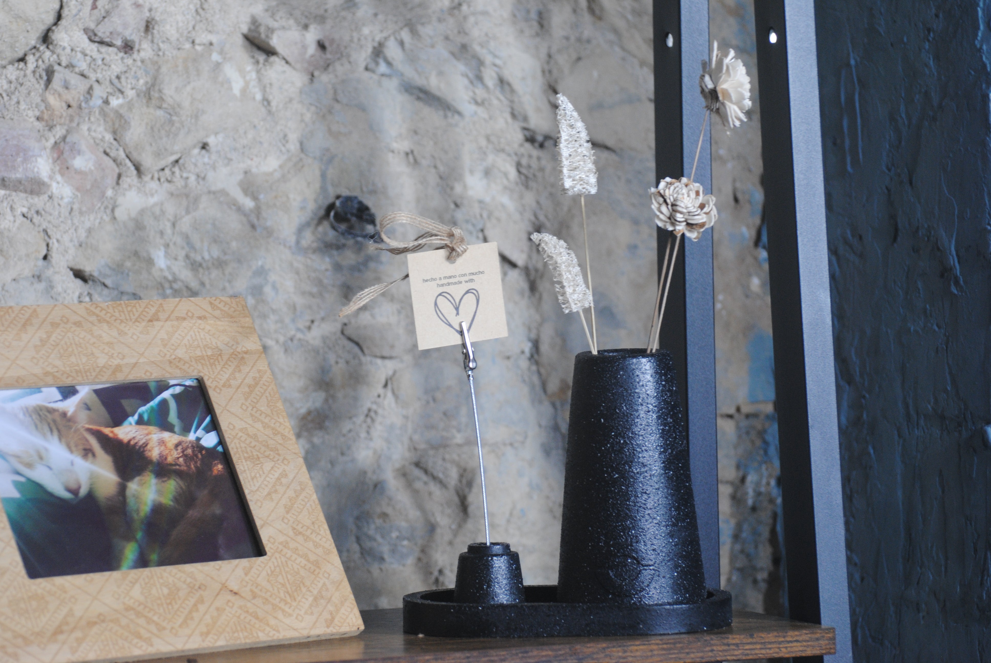arisco® tienda de Productos de Decoración hechos en cemento. Plato Largo de Cemento color Negro estilo Granito. Marca arisco®.