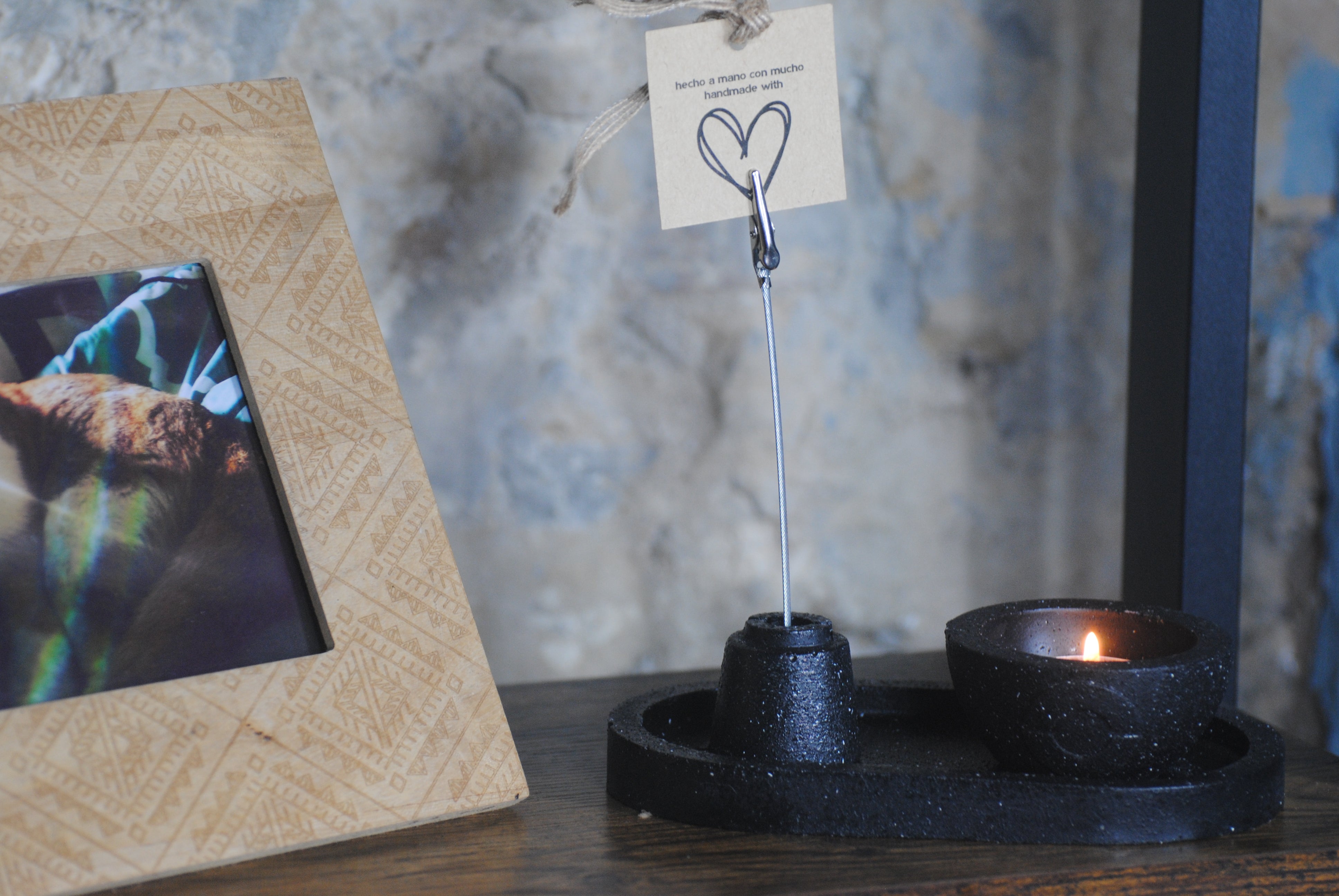 arisco® tienda de Productos de Decoración hechos en cemento. Porta Velas de Cemento Negro estilo Granito. Marca arisco®.