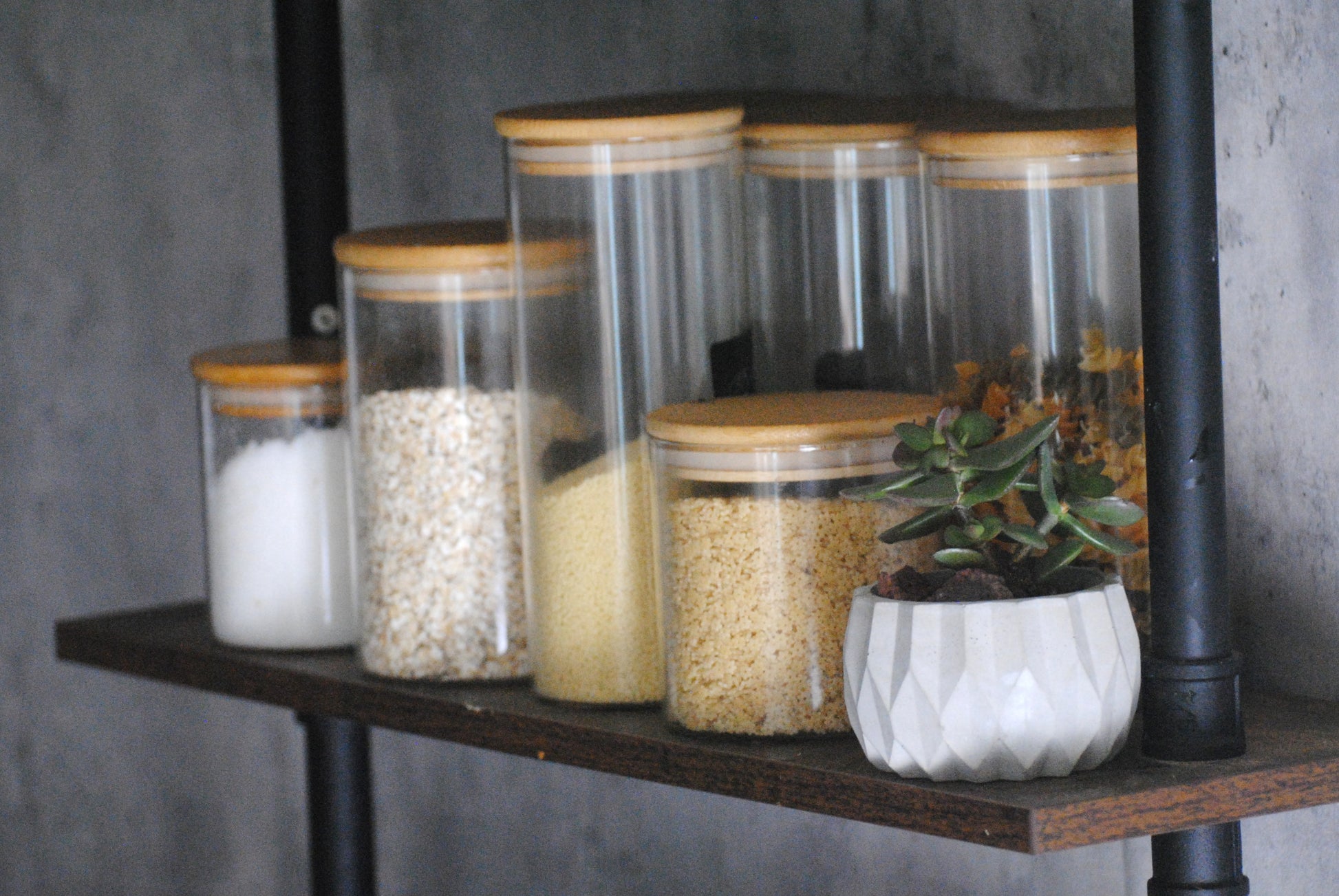 arisco® tienda de Productos de Decoración hechos en cemento. Trio de Macetas pequeñas varias formas y colores de cemento.