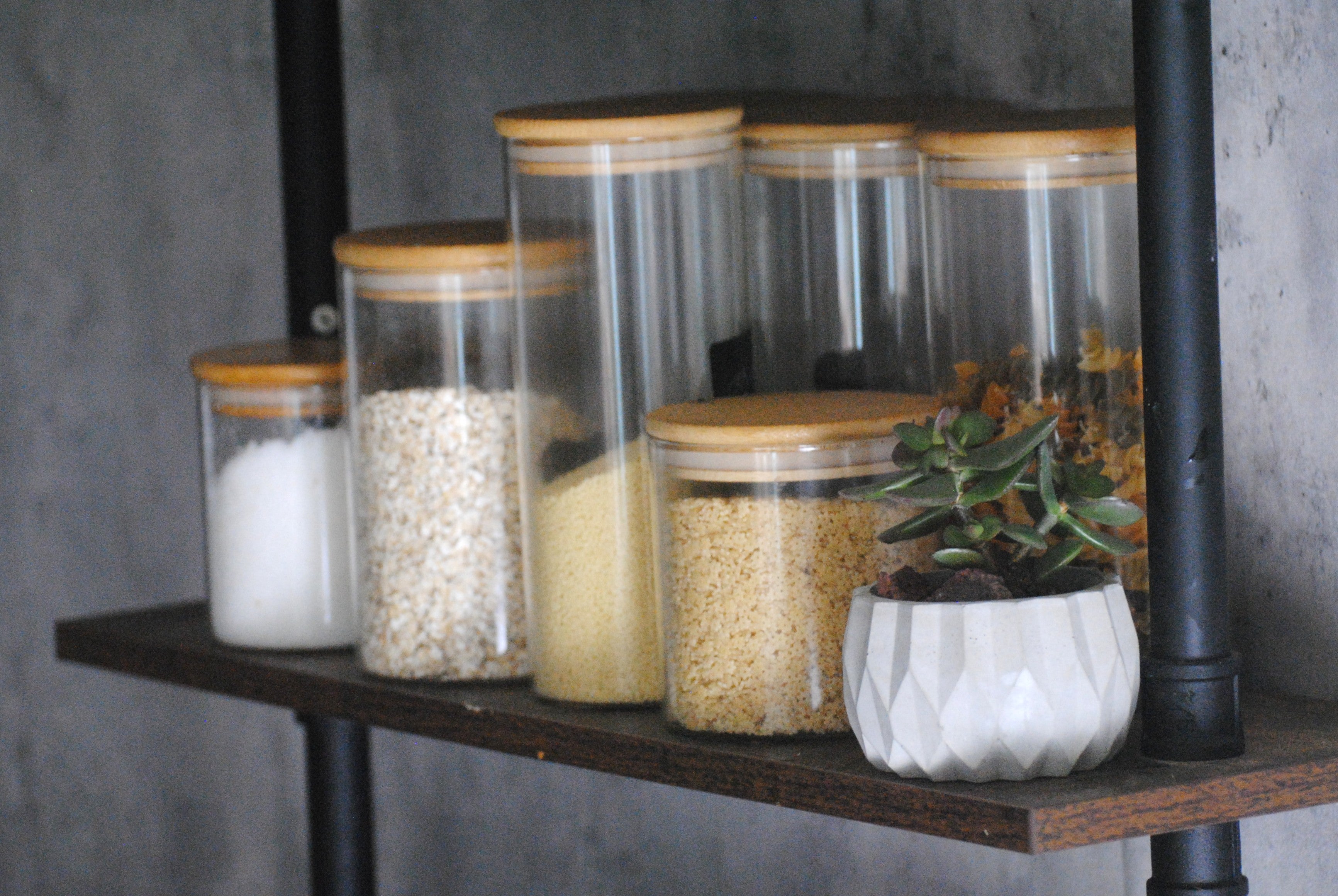 arisco® tienda de Productos de Decoración hechos en cemento. Trio de Macetas pequeñas varias formas y colores de cemento.