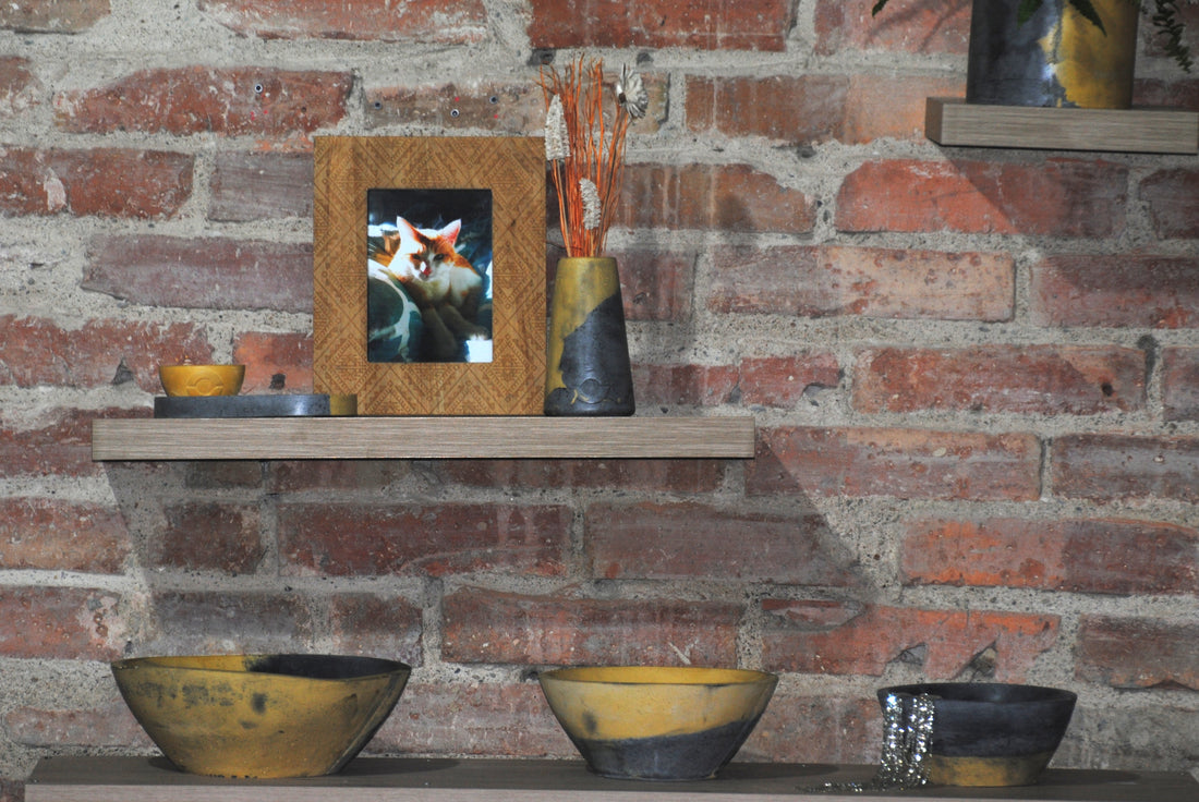 arisco® tienda de Productos de Decoración hechos en cemento. Plato Largo Vintage de Cemento color Amarillo y Negro. Marca arisco®