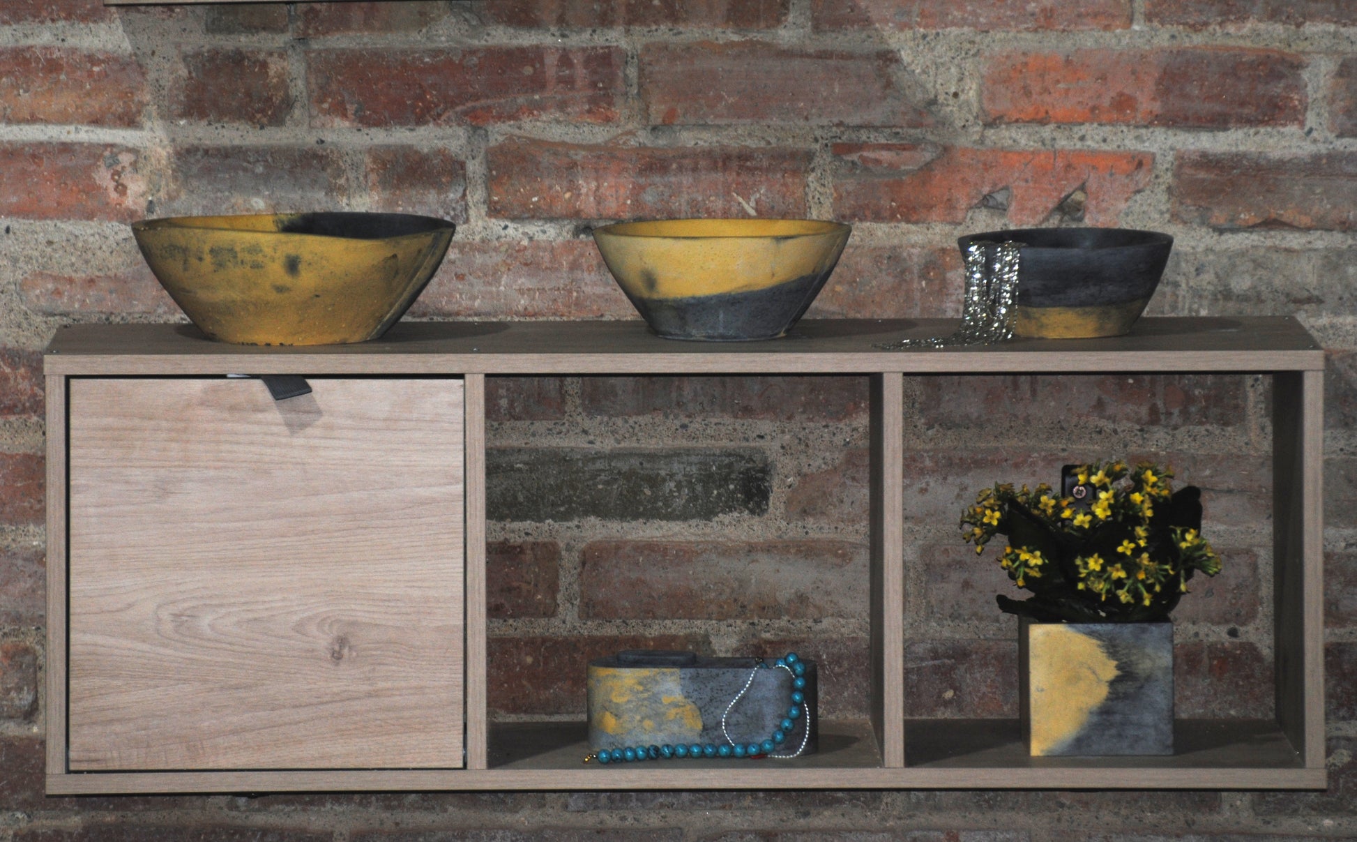 arisco® tienda de Productos de Decoración hechos en cemento. Joyero Vintage, Pieza decoración forma elipse de cemento color Amarillo y Negro.