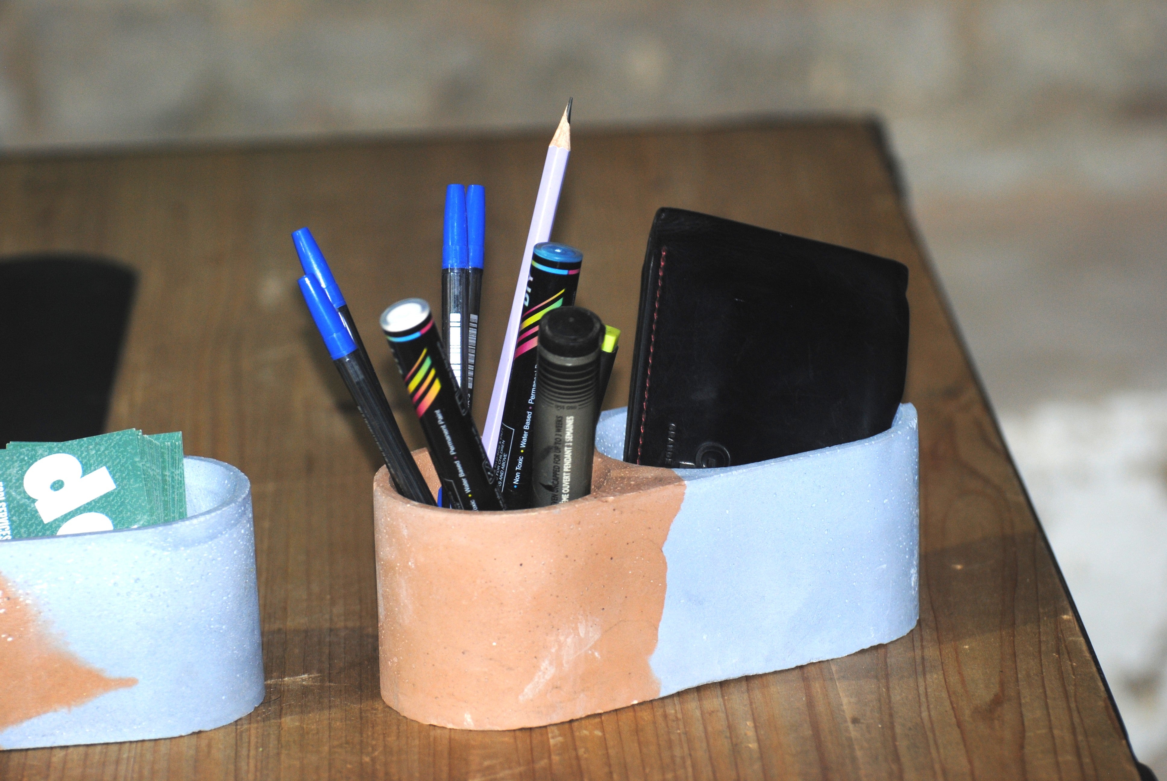 arisco® tienda de Productos de Decoración hechos en cemento. Joyero Vintage, Pieza decoración forma elipse de cemento color Azul y Marrón.